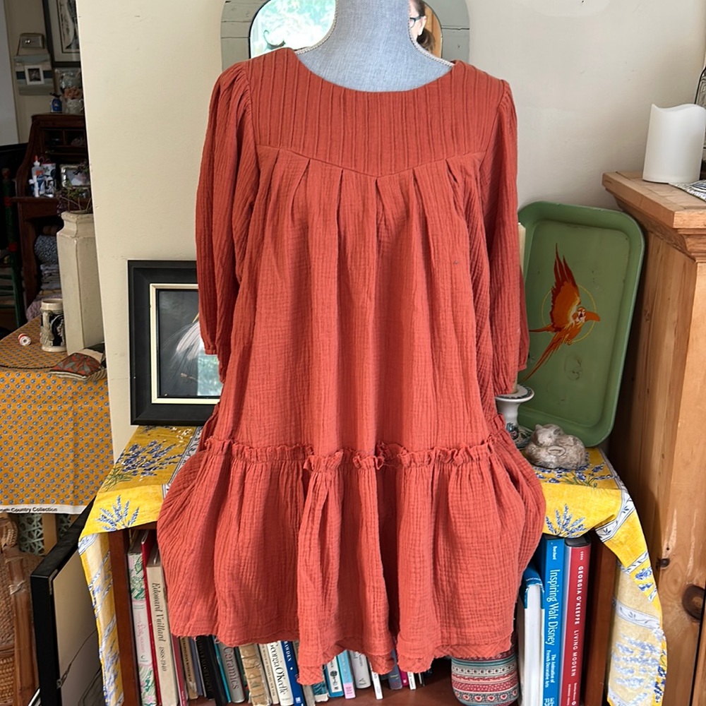 Very cute, flowy, gauze cotton dress, color cinnamon